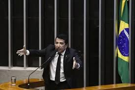 Senador bolsonarista vira réu na Justiça por falsa acusação de estupro
