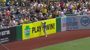 Henry Davis crushes a home run