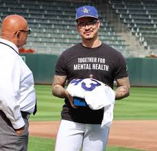ドジャースのＷＳ連覇を支えた鉄腕バンダにチャンピオンリング贈呈 ロバーツ監督「彼は大事な場面で助けてくれた」 今季からツインズ（スポーツ報知）