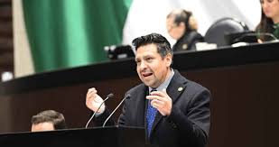Diputado solicita actuar contra “coyotes” que cobran por trámites gratuitos