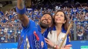Watch: Hardik Pandya, Nita Ambani snap special selfie with school kids at Wankhede