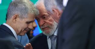 Empresa de pesquisa que dá maior vantagem a Lula tem contrato com o governo