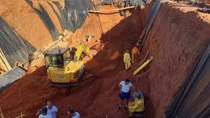Quatro trabalhadores morrem soterrados em obra de frigorífico em SP