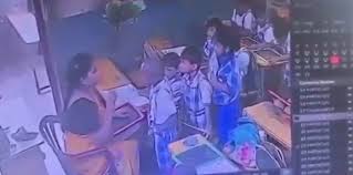 Criança de 6 anos morre após ser agredida por professora dentro de escola na Índia