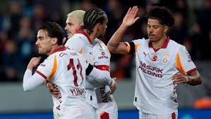 O Galatasaray aproveita ao máximo a perda de pontos do Fenerbahçe e amplia a vantagem para quatro pontos