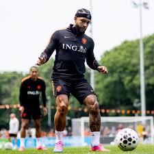 As críticas a Memphis e companhia por conta de roupa na Holanda e o que assistir no Disney+