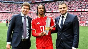 Michael Olise receives Player of the Season award!