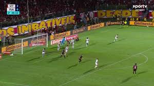 Aos 36 min do 2º tempo - defesa de Rossi do Flamengo contra o Vitória