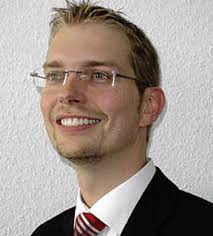 Stefan Weihrauch (32) übernimmt von Jürgen Schächtele die Leitung des Bereichs &quot;Privatkunden&quot; in der Schopfheimer Hauptstelle der Sparkasse, zu dem auch die ... - 17473253