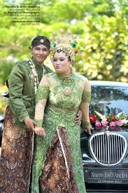 Hasil gambar untuk gaun pengantin jawa