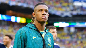Zenit sobe proposta, supera salário oferecido pelo Palmeiras e tenta convencer Danilo
