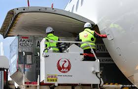 JALが空港スタッフの酷暑対策を公開！涼しい秘密兵器とは？