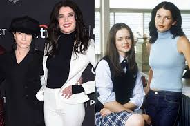 Lauren Graham Teases Gilmore Girls Reboot as She Stars in New Colleen Hoover Film
