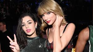 Taylor Swift responde a Charli XCX: ¿Romance o indirecta musical?