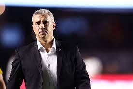 São Paulo anuncia saída do técnico Hernán Crespo