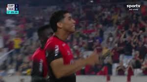 Aos 5 min do 1º tempo - gol de pênalti de Julimar Silva do Athletico-PR contra o Santos