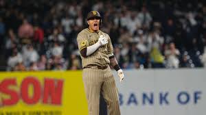 Padres Rally in 8th to Defeat Yankees Amidst Ejections and Rain Delays