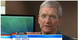Interviewer <b>David Muir</b> hat in dem Gespräch die drei Apple Verantwortlichen <b>...</b> - cook_abc_interview_ausschnitt