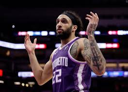 Kings vs. Mavericks: Everyone Injured All at Once