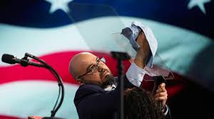 White House teleprompter operator made more than $100K betting on Trump's speeches: Sources