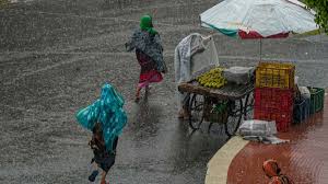 UP Weather: यूपी में 5 दिन तेज बारिश और आंधी-तूफान के साथ बिजली गिरने की चेतावनी, इन 36 जिलों