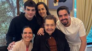 Filho de Faustão revela que pai tem conta fake: 'Vendo a vida dos outros'