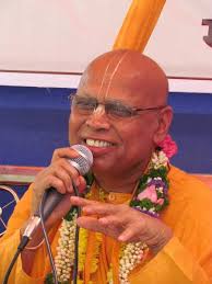 ... lokanath-swami-iskcon-solapur-jagannath-rath-yatra-2012-21.jpg - lokanath-swami-iskcon-solapur-jagannath-rath-yatra-2012-21