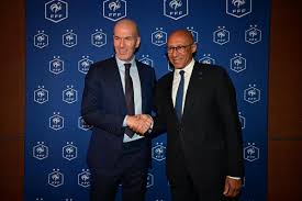 Zinédine Zidane assure qu'il n'attendait que l'équipe de France : « J'ai eu des propositions pendant cinq ans, je les ai toutes refusées »