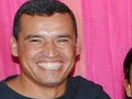 Está sendo velado na Câmara Municipal de Itatiaia, RJ, o corpo do policial militar André Rocha, de 38 anos. Ele foi morto com um tiro na nuca na madrugada ... - andre_rocha