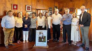 La vicepresidenta del Principado entrega en Montevideo el reconocimiento de asturianía a la Casa de Asturias del Uruguay