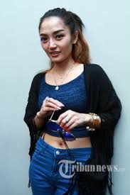 Hasil gambar untuk tentang siti badriah