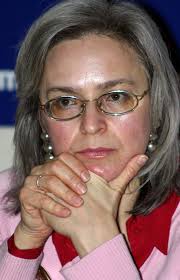 Anna Politkovskaya, foi jornalista e activista russa, assassinada, a 7 de Outubro de 2006, em Moscovo.Os seus artigos jornalisticos bastante comprometedores ... - annapolitkovskaya