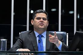 Alcolumbre pede parecer jurídico antes de responder à ordem de Mendonça sobre prorrogação da CPMI do INSS