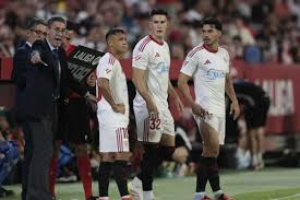 Alexis Sánchez y Gabriel Suazo en duelo clave por la salvación: ¿A qué hora y dónde ver Sevilla vs. Alaves?