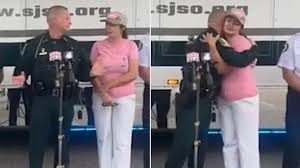 Mãe descobre que filho foi encontrado durante coletiva sobre desaparecimento