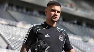 Bruno Guimarães se manifesta após ser substituído com dores em partida do Newcastle às vésperas da Copa