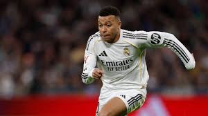 Kylian Mbappé sufrió una lesión en la rodilla izquierda y será baja en Real Madrid