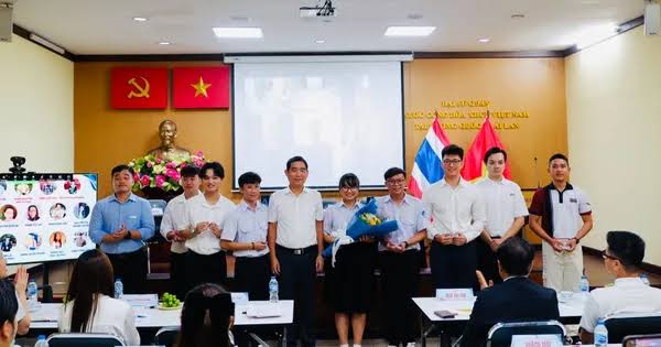 Chị Phạm Nguyễn Như Quỳnh làm Chủ tịch Hội Sinh viên Việt Nam tại Thái Lan