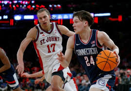 UConn men’s basketball slips in AP Top 25 poll after first Big East loss