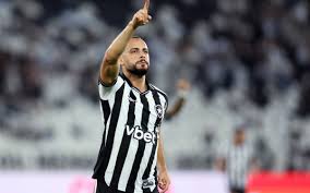 Arthur Cabral vive boa fase e ganha moral com Franclim Carvalho no Botafogo