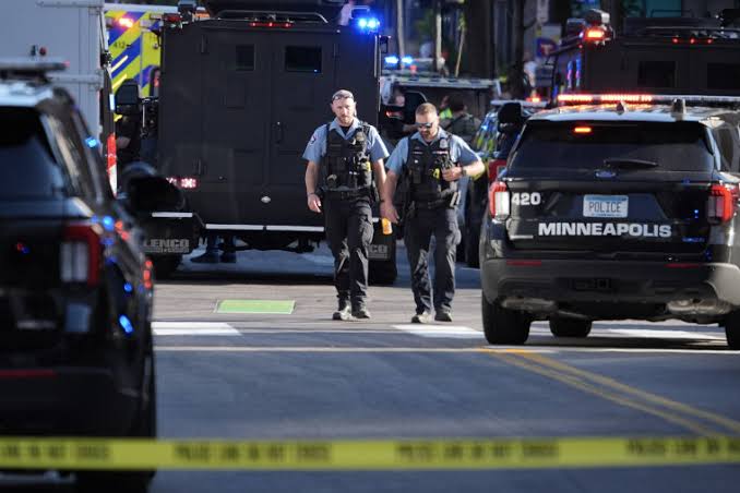Shooting at Minneapolis apartment building leaves 3 dead, including suspect, and at least 6 injured, among them police officers