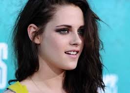Twilight star Kristen Stewart, who has become the new face of Balenciaga&#39;s Florabotanica fragrance, says she never used to wear perfume. - kristen-pref
