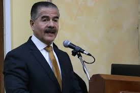 Ministro de Salud Luis Quiroz presenta carta de renuncia: contexto y consecuencias en el gobierno peruano