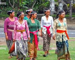 Gambar Balinese people wearing batik during a ceremony