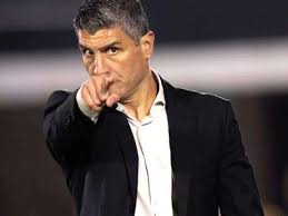 Pedro Emanuel encara dilema no Vasco: força máxima contra o Santa Fe ou foco no Brasileirão? Veja