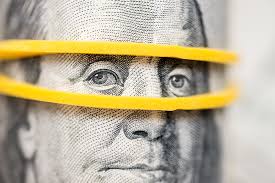 Dólar perde força: por que a moeda enfraquece — e até onde pode cair