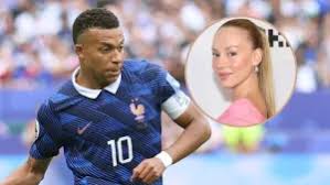 Quién es la novia de Kylian Mbappé y por qué no lo ha acompañado en el Mundial 2026