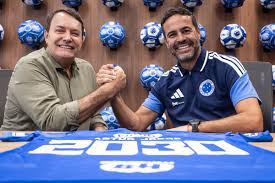 Recém-chegado, Artur Jorge renova com Cruzeiro até 2030