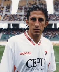 Igor Protti (Rimini, 24 settembre 1967). Inizia la sua carriera giovanissimo nella squadra della sua città, ... - protti(1)