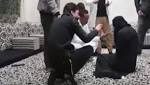 بالفيديو.. فتاة تفاجئ شباب في